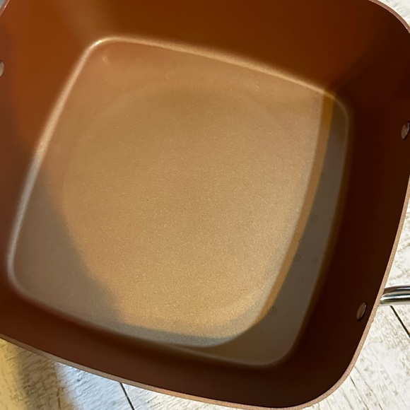 - Large Copper Chef Pot with Lid Cookware 11" w x 4" D - Picture 5 of 5